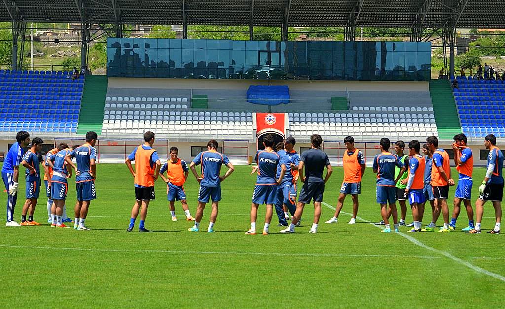 Main_stand_at_the_Yerevan_football_academy_stadium