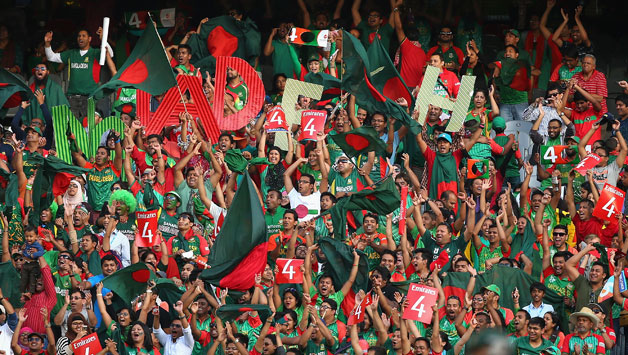 Bangladesh-fans-show-their-support