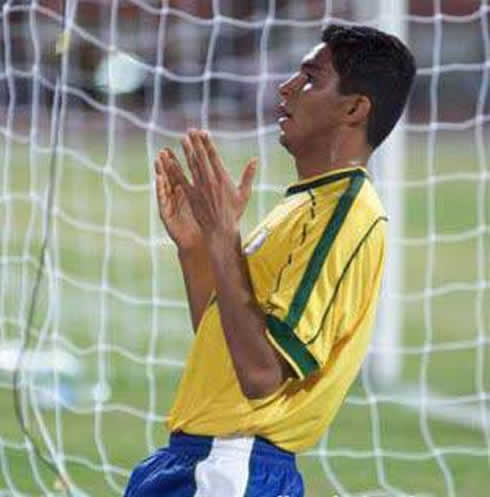 cristiano-ronaldo-421-mario-jardel-playing-for-the-brazilian-national-team