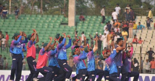 এনামুলের টানা তৃতীয় সেঞ্চুরির পর থামলো আবাহনীর জয়যাত্রা