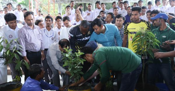 শিশুদের সবুজের ডাক দিলেন মুস্তাফিজরা